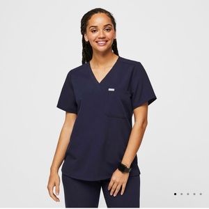 Figs Catarina™ One-Pocket Scrub Top Navy